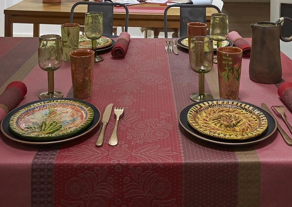 Vent D’Ouest Strawberry Coated Table Linens